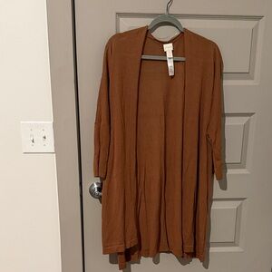 M(8-10) Chicos Rust Open Front Cardigan. Shimmery. Side Slits. Fitted wrists